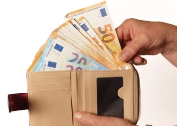 Cuidado con el dinero en efectivo que llevas en la cartera