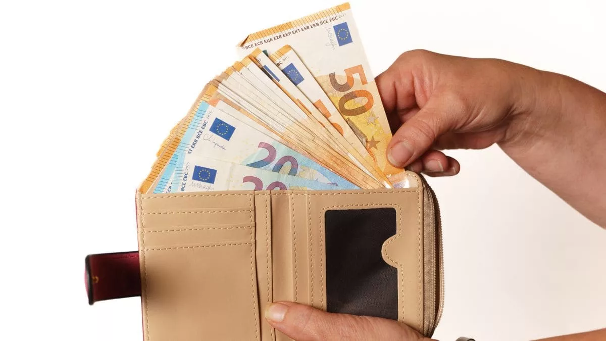 Cuidado con el dinero en efectivo que llevas en la cartera
