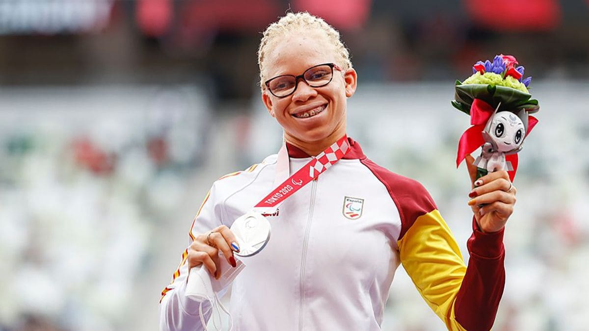 Adiaratou Iglesias celebra su medalla conseguida en los Juegos Paralímpicos de Tokyo 2020