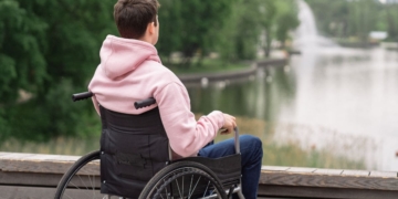 Persona con discapacidad durante un viaje del Programa de Turismo del IMSERSO