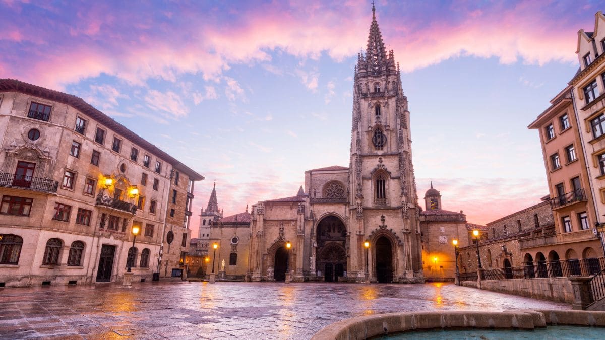 Oviedo, una de las ciudades que puedes visitar en el Programa de Turismo del IMSERSO