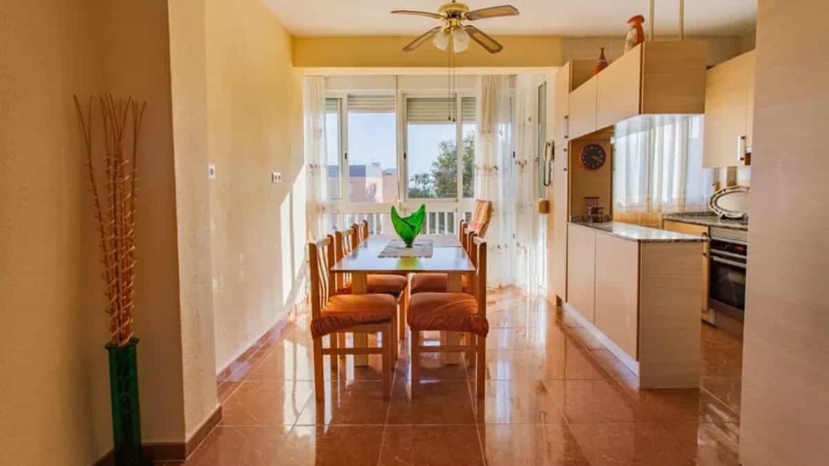 Apartamento de playa a la venta./ Foto del Idealista