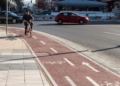 Denuncian al Ayuntamiento de Madrid por los carriles-bici que ocupan la aceran y molestan a las personas con discapacidad