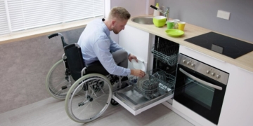 Persona con discapacidad que recibe la pensión no contributiva del IMSERSO y puede optar al complemento al alquiler