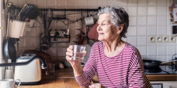 Personas mayores o con discapacidad podrán convivir con estudiantes de la Universidad de Granada gracias a su programa de alojamiento compartido