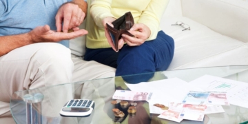 Las personas mayores se pueden beneficiar del Bono Social Eléctrico y Térmico