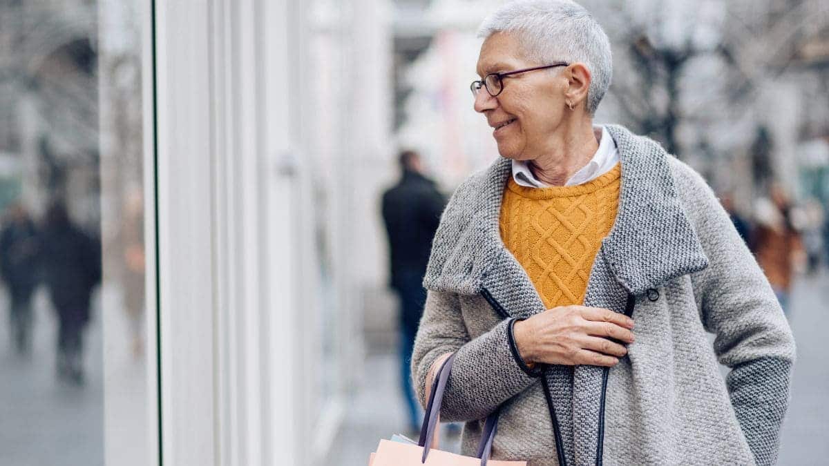 Personas mayores de 65 años que se pueden beneficiar de la Tarjeta Andalucía Junta 65