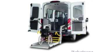 Rehatrans presenta Ford E-Transit, el nuevo coche adaptado para el traslado de pasajeros
