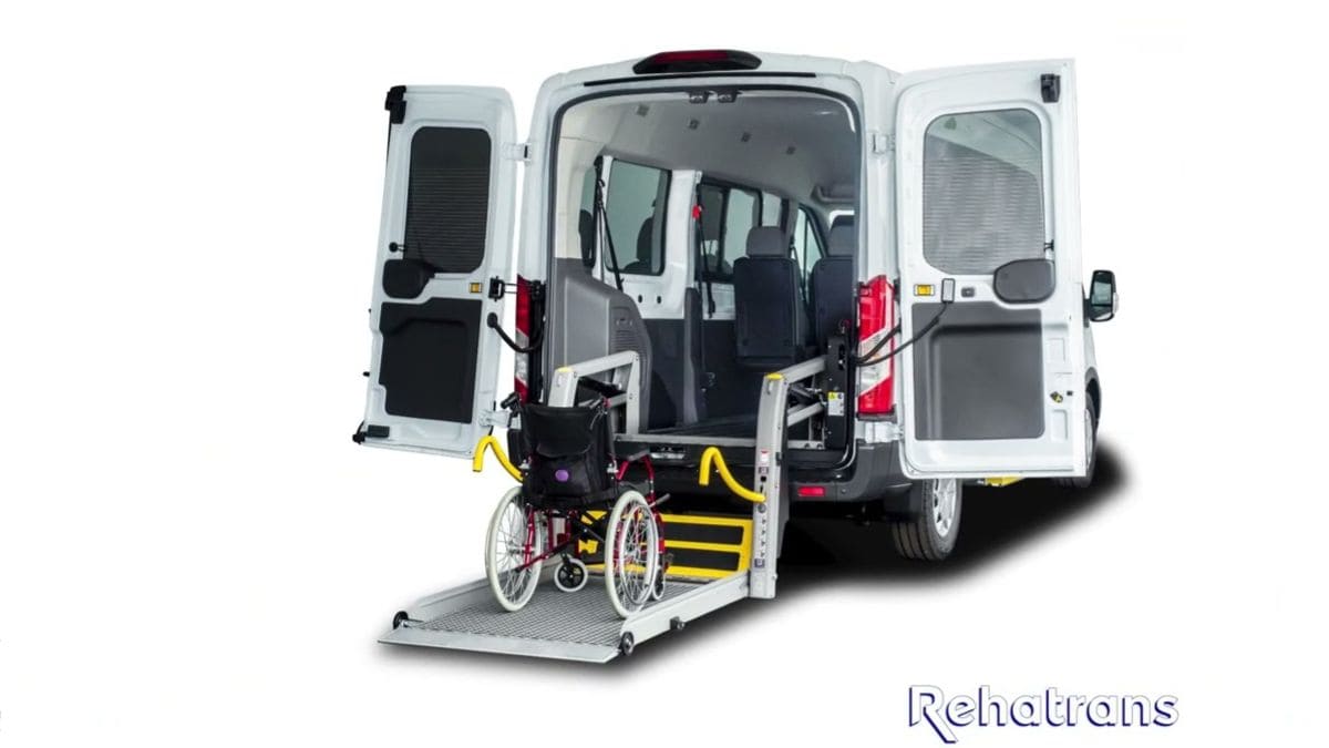 Rehatrans presenta Ford E-Transit, el nuevo coche adaptado para el traslado de pasajeros