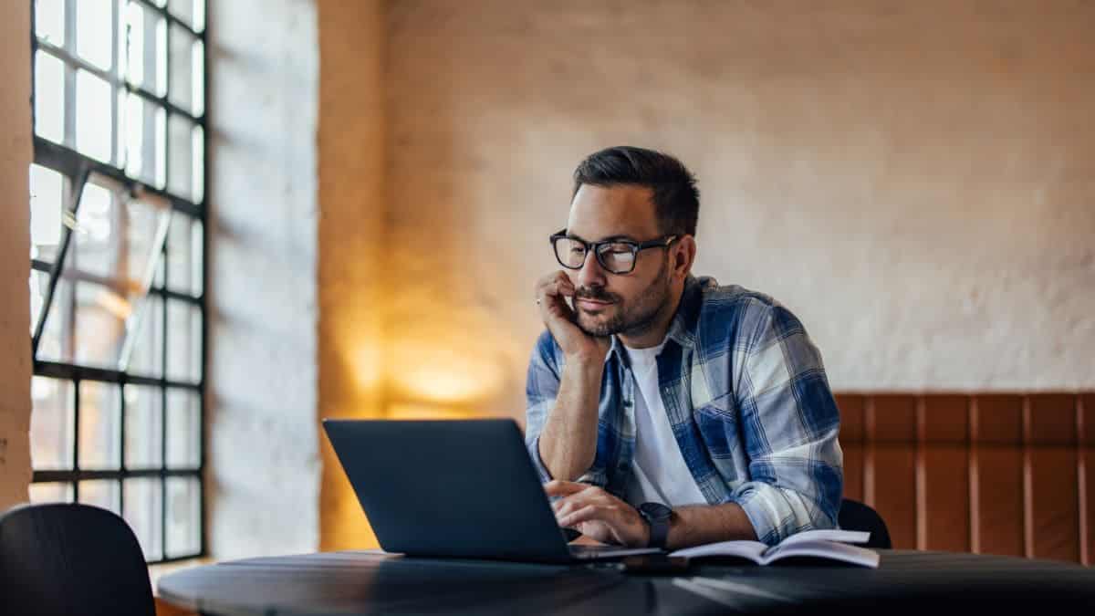 Casos en los que una persona que vive sola puede acceder al Ingreso Mínimo Vital