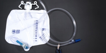 FAMMA-Cocemfe denuncia la falta de bolsas de orinas "que multiplica la ingesta de antibióticos"