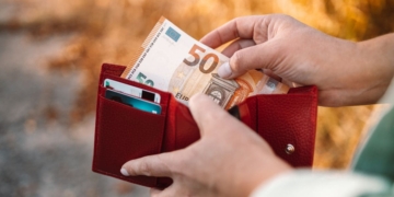 Las personas mayores pueden acceder a la pensión no contributiva de jubilación de IMSERSO