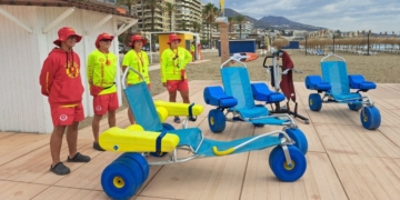 Dispositivo de playa accesible para personas con discapacidad o movilidad reducida de Fuengirola