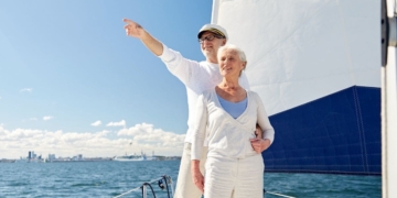 Personas mayores disfrutan de un viaje del Programa de Turismo del IMSERSO