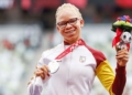 Adiaratou Iglesias con su medalla de plata conseguida en los Juegos Paralímpicos de Tokio 2020