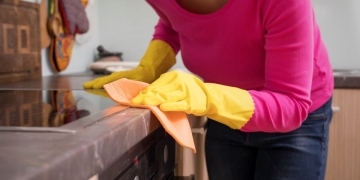 Las personas mayores que han trabajado como ama de casa pueden acceder a la pensión de jubilación del IMSERSO