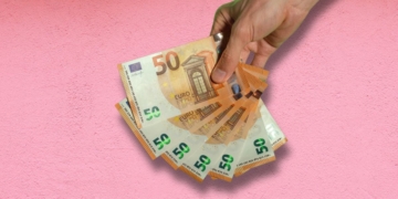 La Agencia Tributaria señala que te puedes deducir hasta 2.550 euros con esta ayuda por convivir con una persona mayor