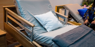 Deniegan un préstamo a una madre para comprar una cama ortopédica para su hijo con discapacidad