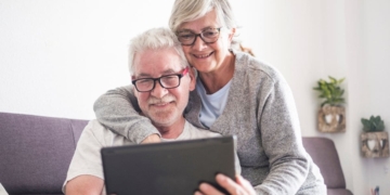 Personas mayores que pueden viajar con el Programa de Turismo del IMSERSO