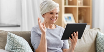 Persona mayor que se puede acoger a las subvenciones de la Junta de Andalucía