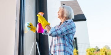 Las personas mayores que han trabajado como ama de casa pueden acceder a la pensión no contributiva de jubilación del IMSERSO