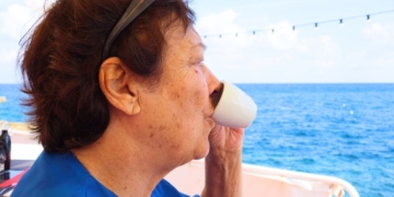 Cómo afecta café personas mayores