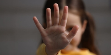 Diferentes confederaciones de autismo condenan la agresión sufrida por una menor con autismo en Algeciras