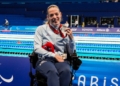 Marta Fernández posa con una medalla de bronce conseguida en los Juegos Paralímpicos de París 2024
