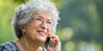 Persona mayor que puede acceder a la pensión no contributiva de jubilación