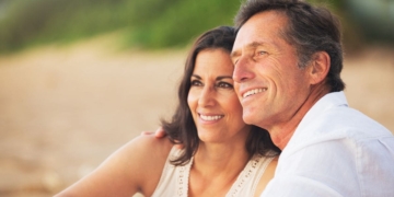 Personas mayores disfrutan de un viaje a las Islas Canarias 