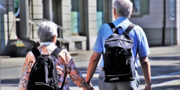 Personas mayores durante un viaje con Club de Vacaciones de Viajes El Corte Inglés