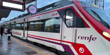 RENFE explica como conseguir los descuentos de la Tarjeta Dorada para personas mayores