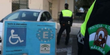 La Junta de Andalucía dará la tarjeta de aparcamiento para PMR a las personas con un 33% de discapacidad