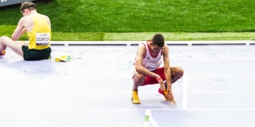 Yassine Ouhdadi tras la carrera de los 1.500 metros T13 de los Juegos Paralímpicos de París 2024