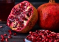 La granada es una de las mejores frutas para consumir durante la menopausia