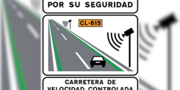 Líneas verdes en la carretera nueva señal DGT