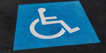 Plaza de aparcamiento para personas con movilidad reducida (PMR)