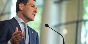 Juanma Moreno señala que la Junta de Andalucía ha destinado más de 1.200 millones de euros al sistema de dependencia