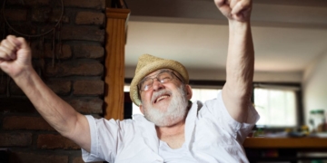 Las personas mayores pueden acceder a una serie de beneficios y ventajas con el certificado del pensionista