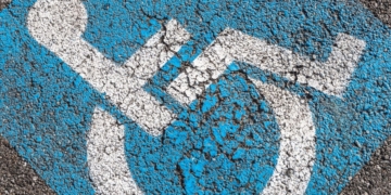 Apuñalan a un hombre tras una discusión por aparcar en una plaza de aparcamiento para personas con discapacidad en Madrid