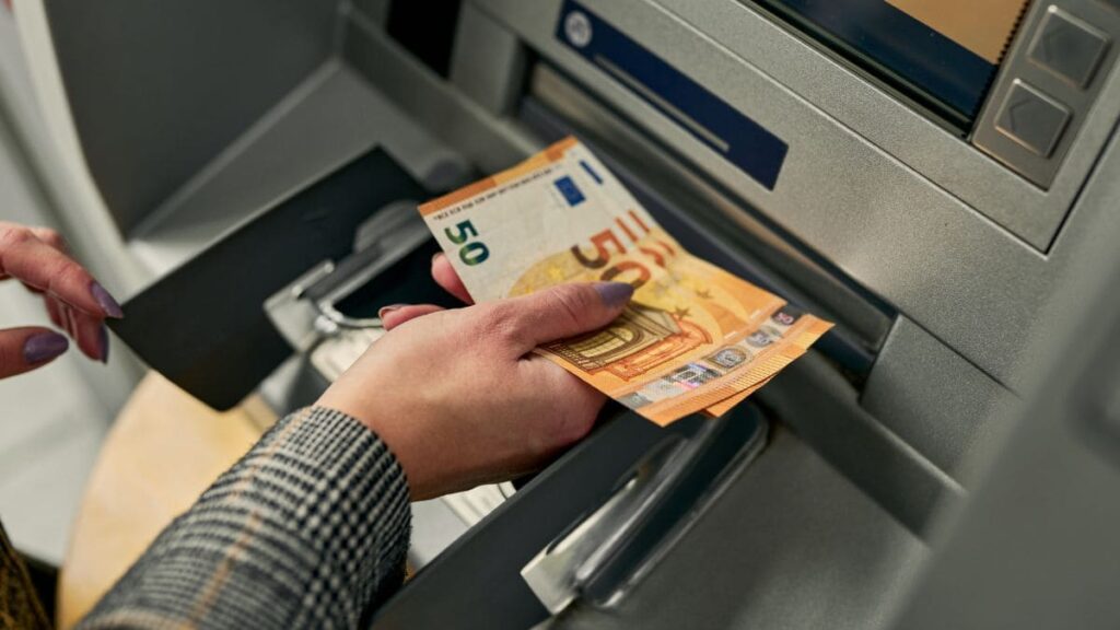 Abono de la paga extra de Navidad en CaixaBank de la pensión de viudedad