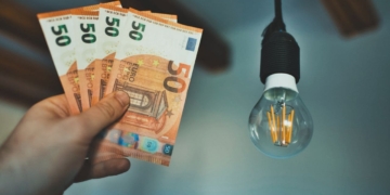 Nuevo servicio de CaixaBank para ahorrar en el consumo eléctrico