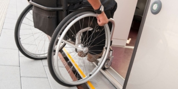 Renfe apuesta por la accesibilidad de las personas con discapacidad con la campaña 'La inclusión en nuestras manos'