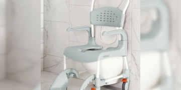 Esta es la silla de ruedas de ducha Clean, que sirve para ganar autonomía personal