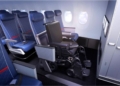 Delta Air Lines plantea la propuesta de que las personas que van en silla de ruedas puedan viajar en ella durante los vuelos de avión