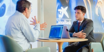 Nuevo servicio de CaixaBank para personas con discapacidad auditiva