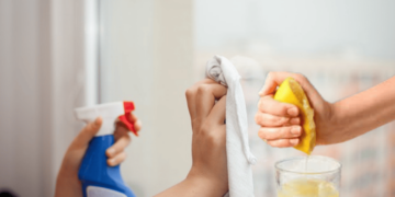 El ácido del limón, un aliado para sacara relucir tus cristales y evitar restos de cal en tu casa