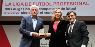 LaLiga recibe un premio por la inclusión de las personas con discapacidad con LaLiga Genuine