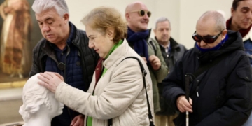 Personas ciegas conocen a Goya, a través del tacto, en la Real Academia de Bellas Artes de San Fernando gracias a la ONCE