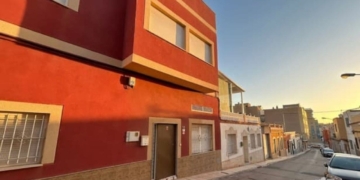 Caixabank busca comprador para este chalet con 3 habitaciones con un 10% de descuento